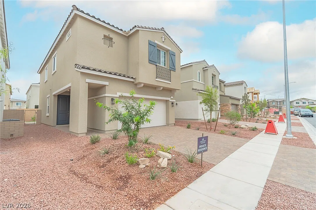4 bed, 2.5 bath, 2001 sqft, $2,350 — Photo 2