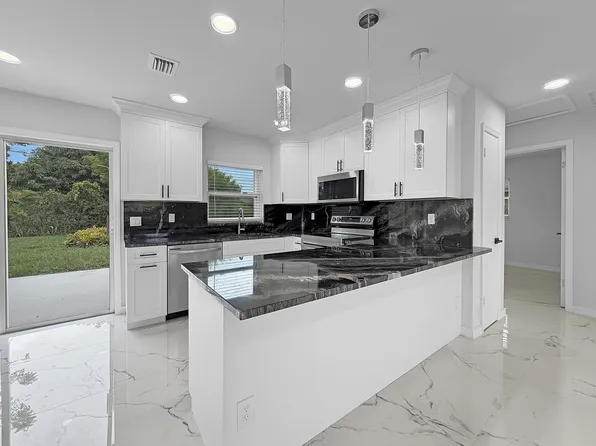 2030 NE 1st Lane, Boynton Beach, FL 33435