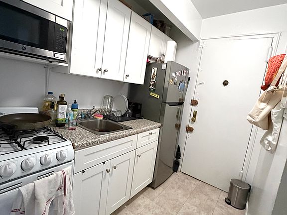 5th image of 62 W 71st St APT 4B