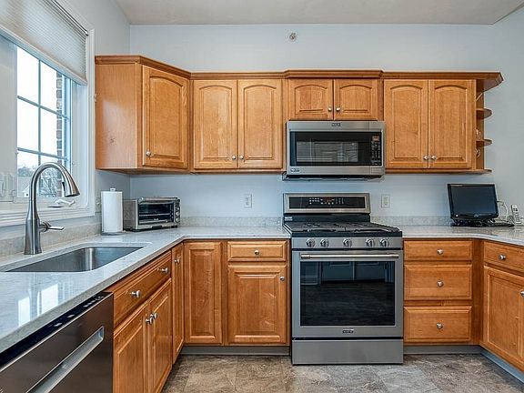 4th image of 25 Delcor Dr Unit 25
