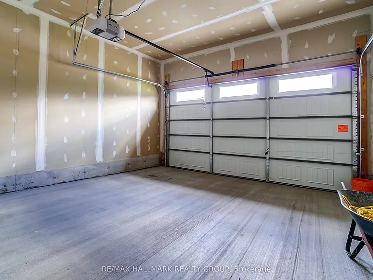1110 Beckett Cres — Photo 38