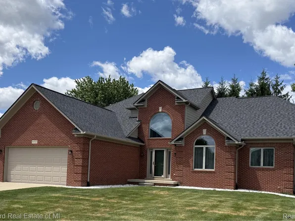 50727 Russell Dr, Macomb, MI 48044