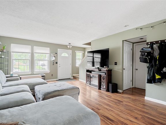 3rd image of 969 Pine Tree Ct