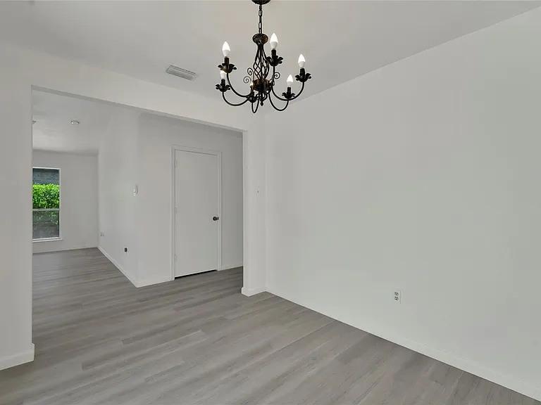 1019 Sanders Dr — Photo 8