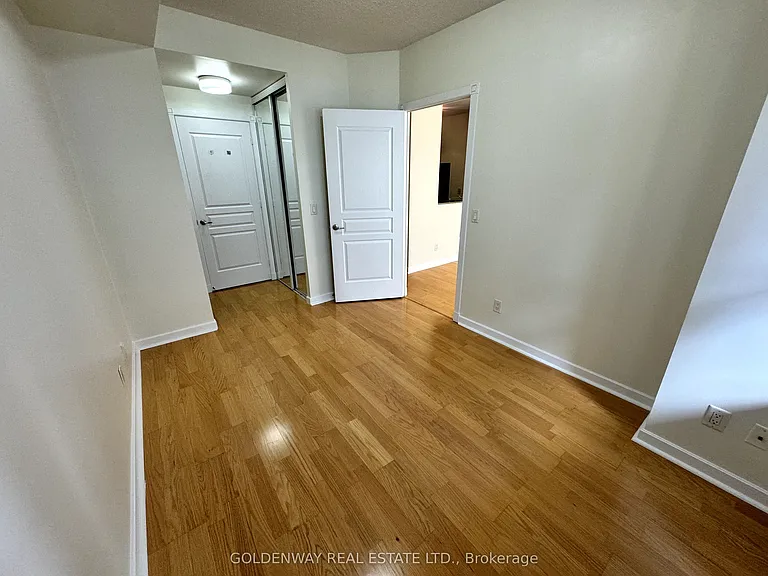 438 Richmond St W #921 — Photo 8