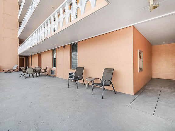 5th image of 15 S Golfview Rd APT 206