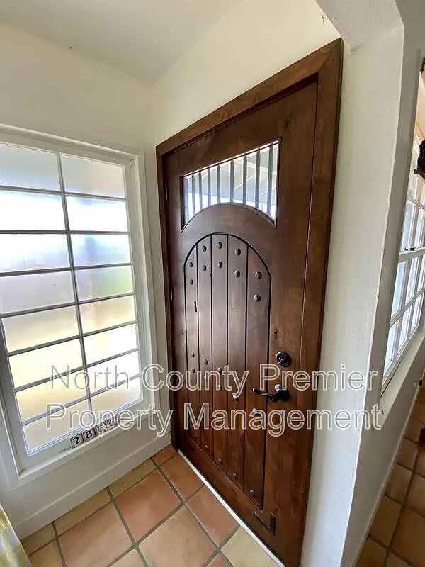 3 bed, 2.0 bath, 1344 sqft, $3,995 — Photo 4