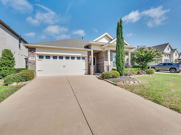 3rd image of 1104 Garden Grove Ln