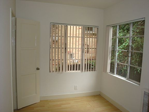 4th image of 2028 3/4 Argyle Ave