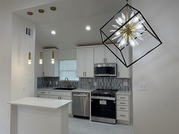 2nd image of 2406 Jennings Ave