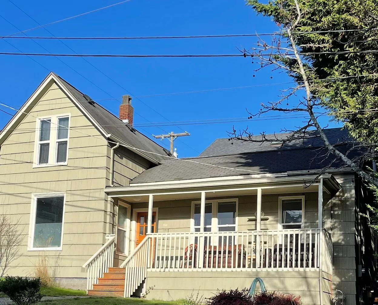 950 N 43rd St — Photo 1
