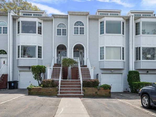 240-30B Oak Park Drive #31B, Douglaston, NY 11362