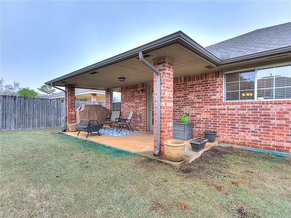 2nd image of 1808 Parkridge Dr