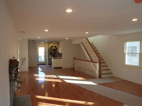 4th image of 63 Haven Ave