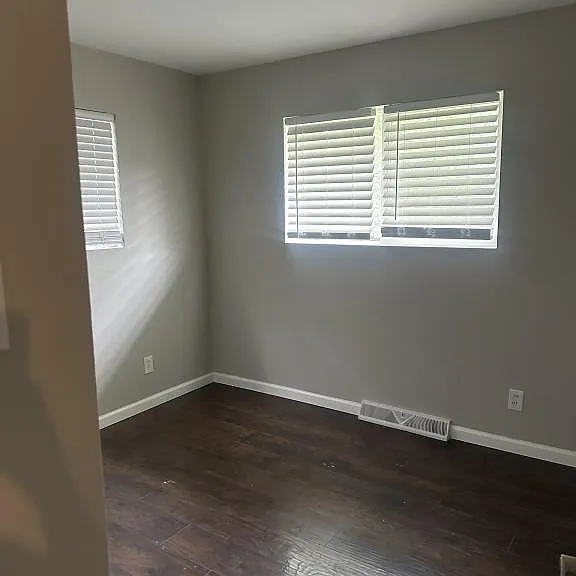 1945 Jenkee Ave — Photo 10