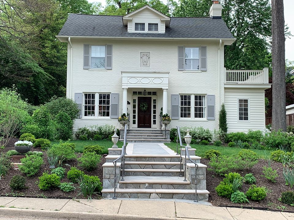 Entry, 211 Woodland Terrace