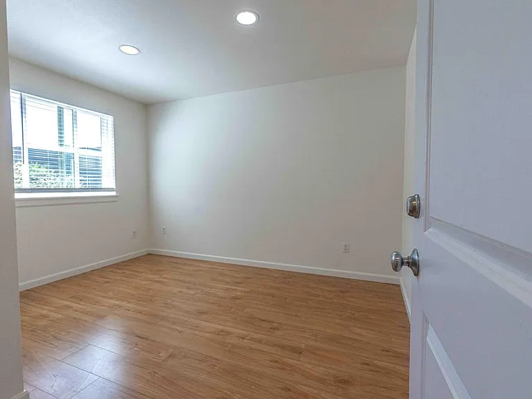 616 NE 53rd St #204 — Photo 22