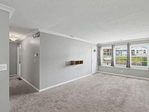 5th image of 2746 N Iva Ave