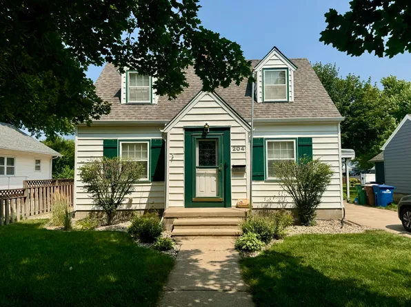 204 W 12th Ave, Mitchell, SD 57301