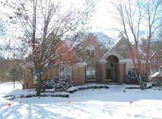 3178 Mistwood Ct, White Lake, MI 48383