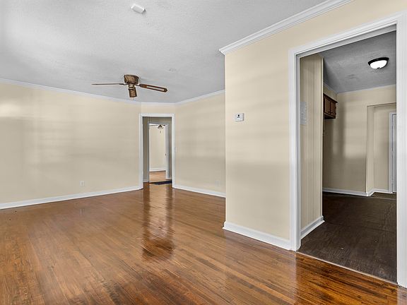 4th image of 468 Loring Dr