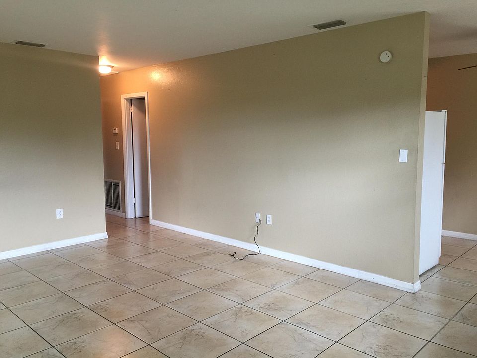 2nd image of 2368 Katherine St