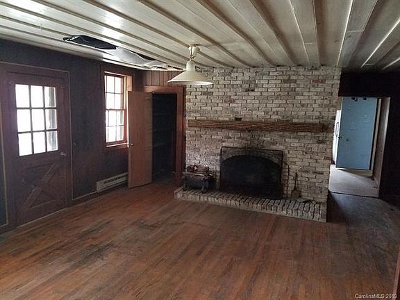 5th image of 135 Village Ln