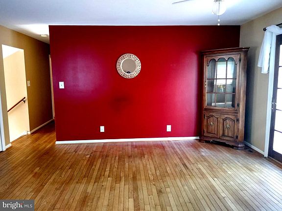 3rd image of 816 Lincoln Dr