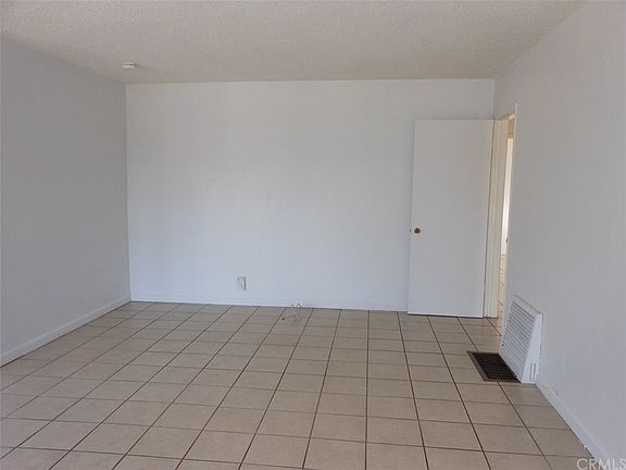 5th image of 1050 S Holly Pl