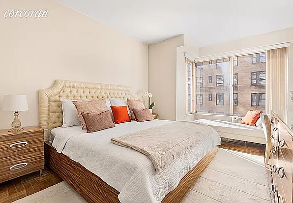 5th image of 200 E 69th St #T5h