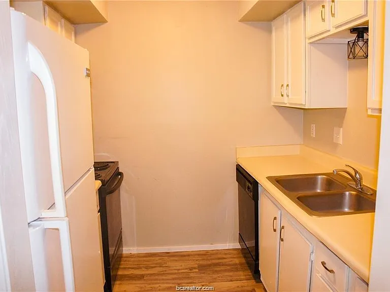 2400 Blanco Dr #D — Photo 6