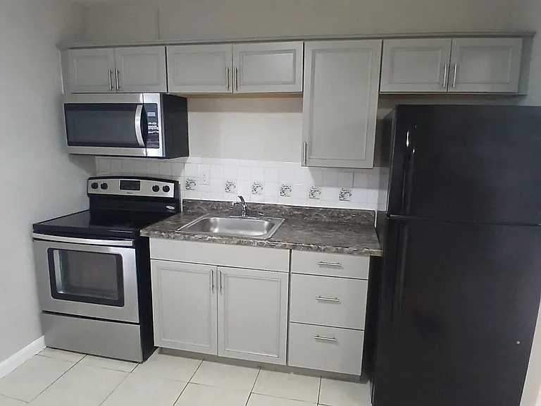 126 NW 8th Ave #1 — Photo 5