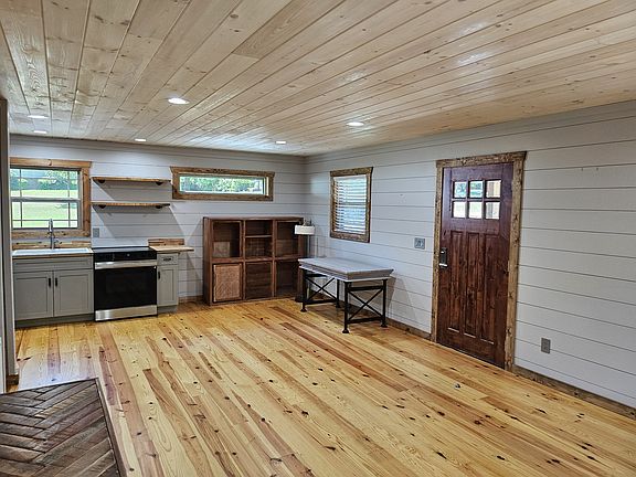 5th image of 113 Pedal Park Ln