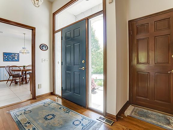 4th image of 820 Crestway Dr