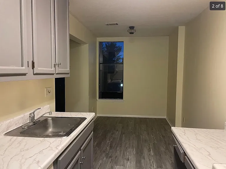 52 Shrewsbury Green Dr — Photo 7