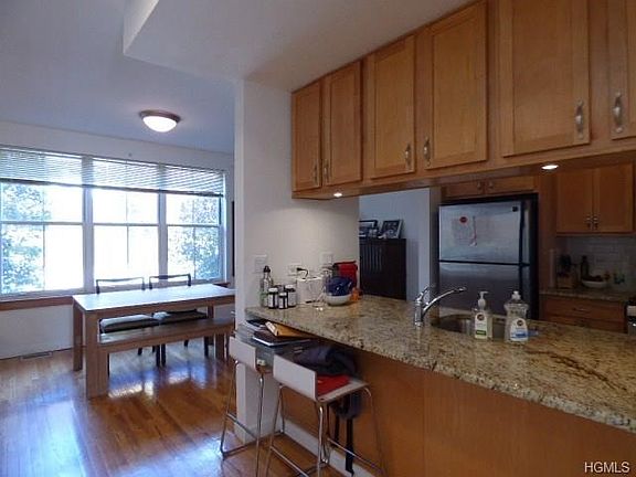 3rd image of 141 Main St APT H