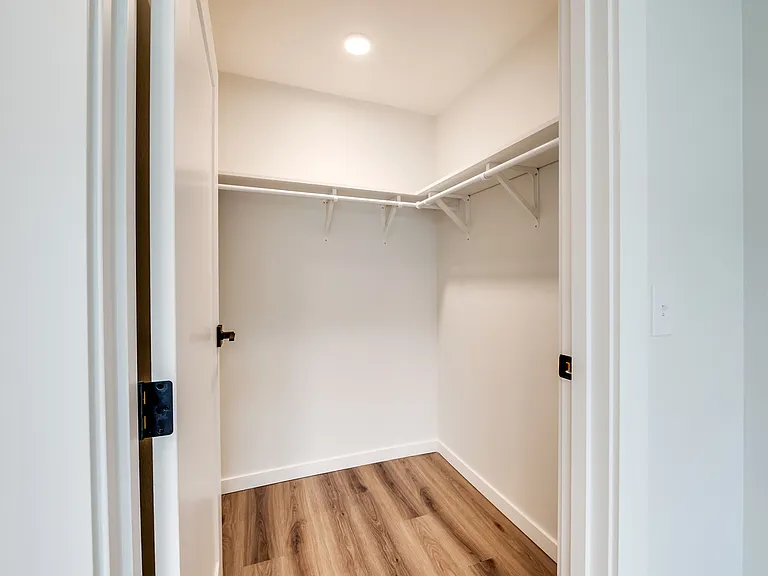 2x2 Spacious Walk-In Closet