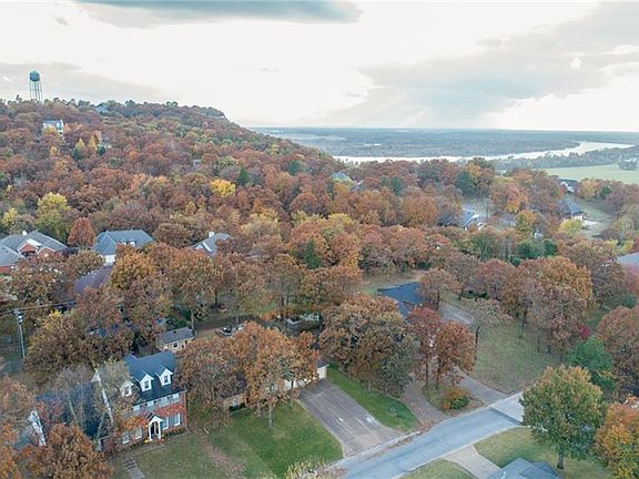 2nd image of 809 Fir Dr