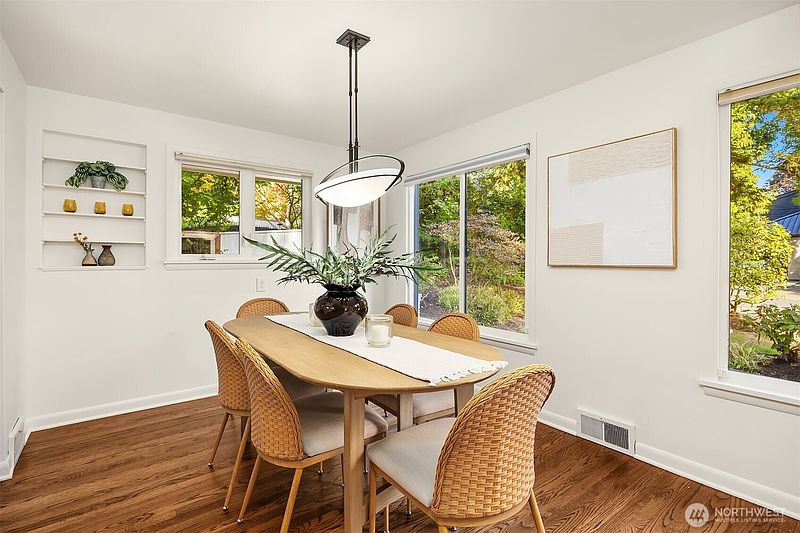 5th image of 4233 NE 88th Street