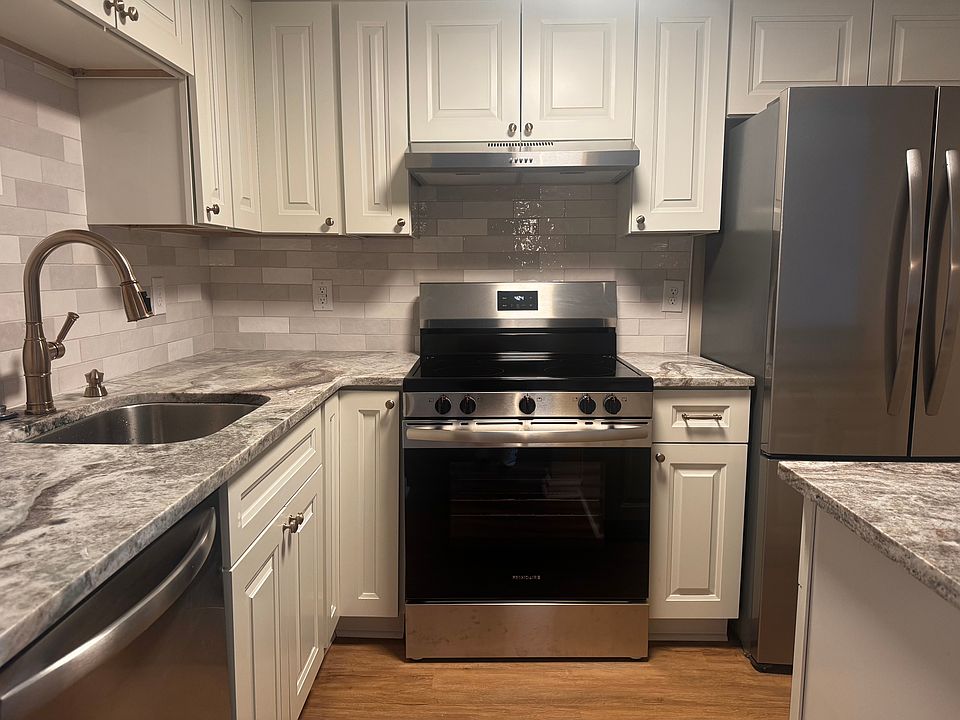 1st image of 925 Cleveland St Unit 33