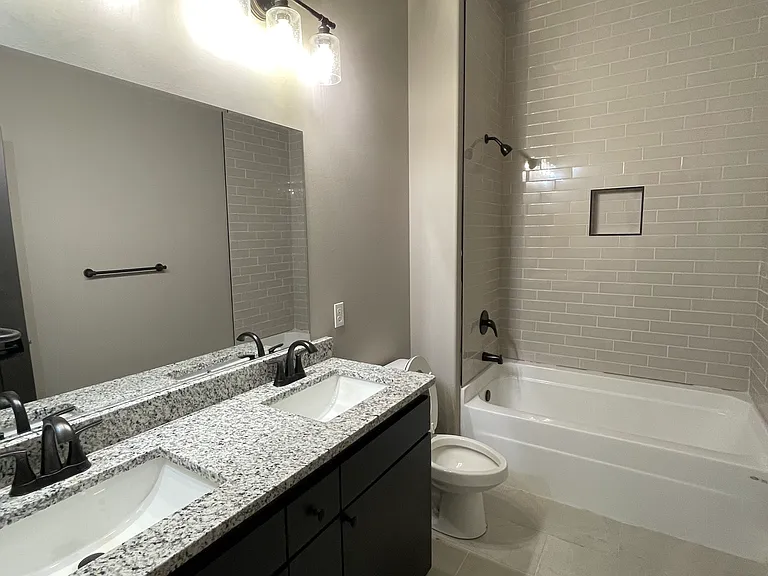 480 Rosedale Pl — Photo 3