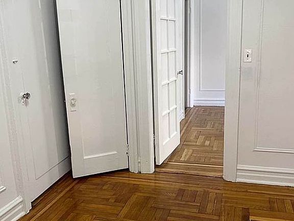 3rd image of 440 E 6th St APT 1D