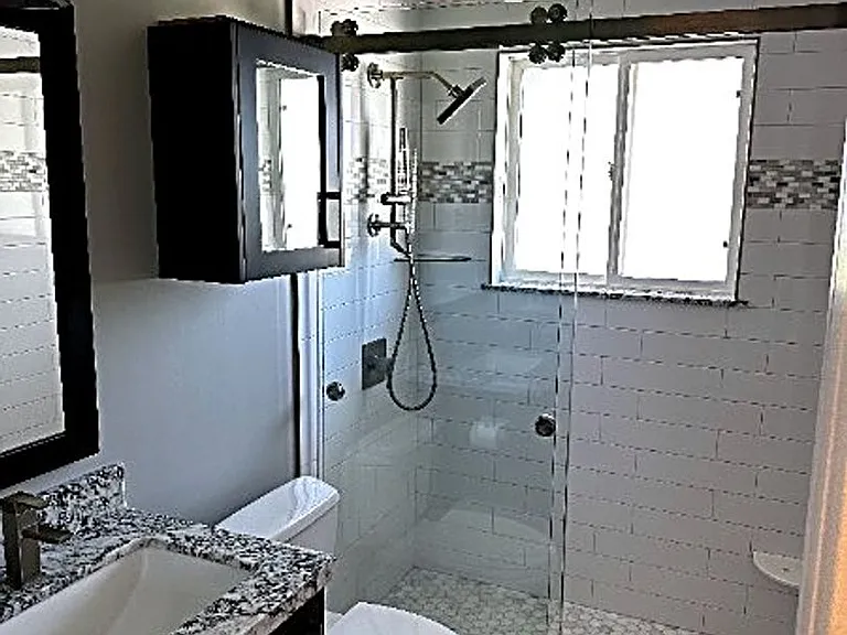 1102 E Sleepy Hollow Ln — Photo 17