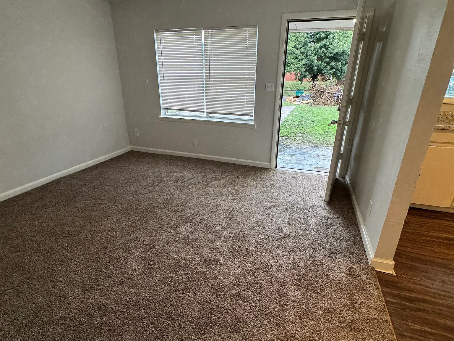 3 bed, 864 sqft, $1,450 — Photo 2