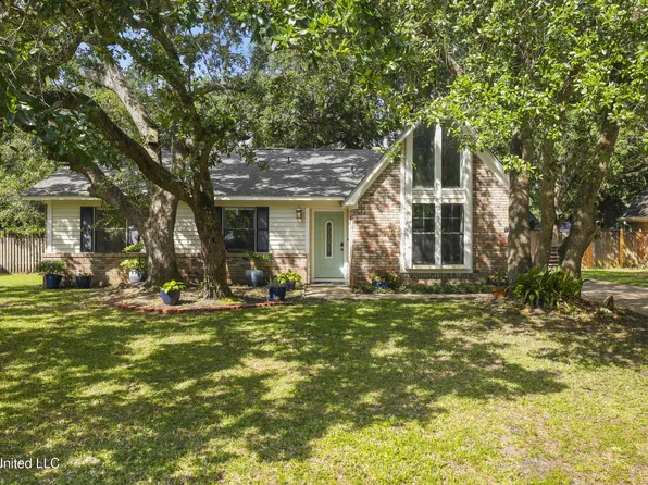 7025 Red Bud Ln, Ocean Springs, MS 39564