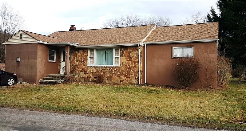 Nice sized ranch home, larger than it looks.  Close to Ligonier, Laurel Mt, great cottage for full-time or part-time living.