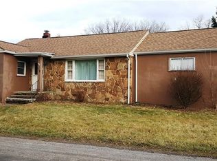 116 Center St, Laughlintown, PA 15655