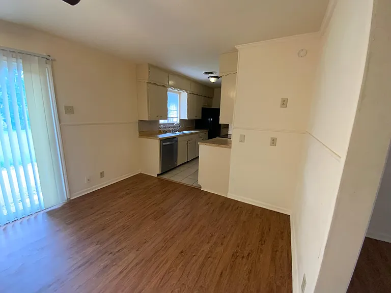 2826 Shady Hill Dr — Photo 3