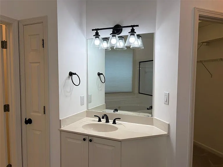 96 Highgrove Dr — Photo 11