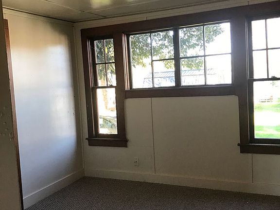 3rd image of 934 Stanton Park Rd